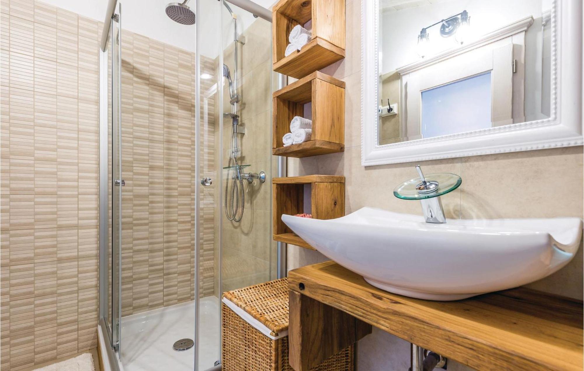 Stunning Home In Jurdani With Wifi Mucici Экстерьер фото