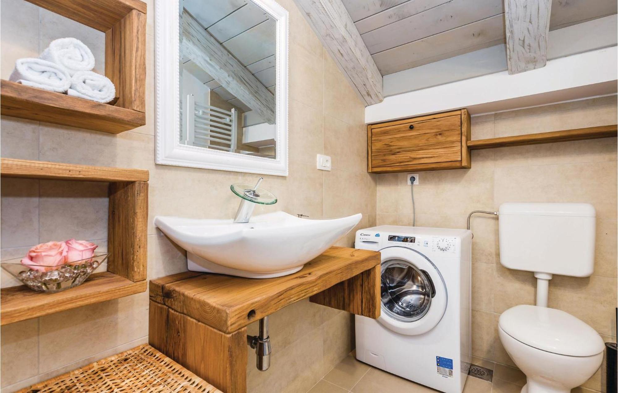 Stunning Home In Jurdani With Wifi Mucici Экстерьер фото