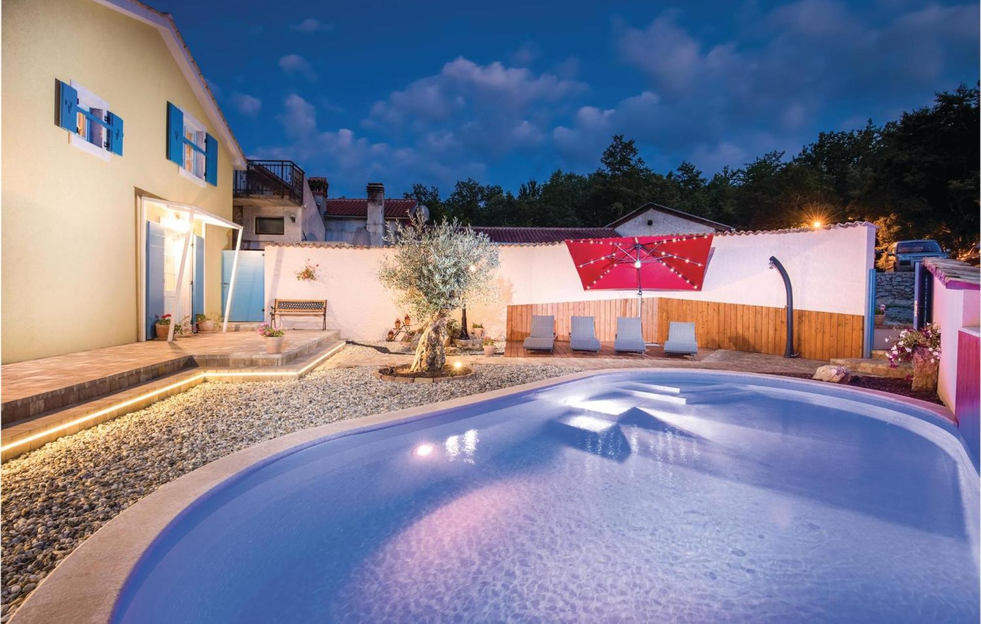 Stunning Home In Jurdani With Wifi Mucici Экстерьер фото