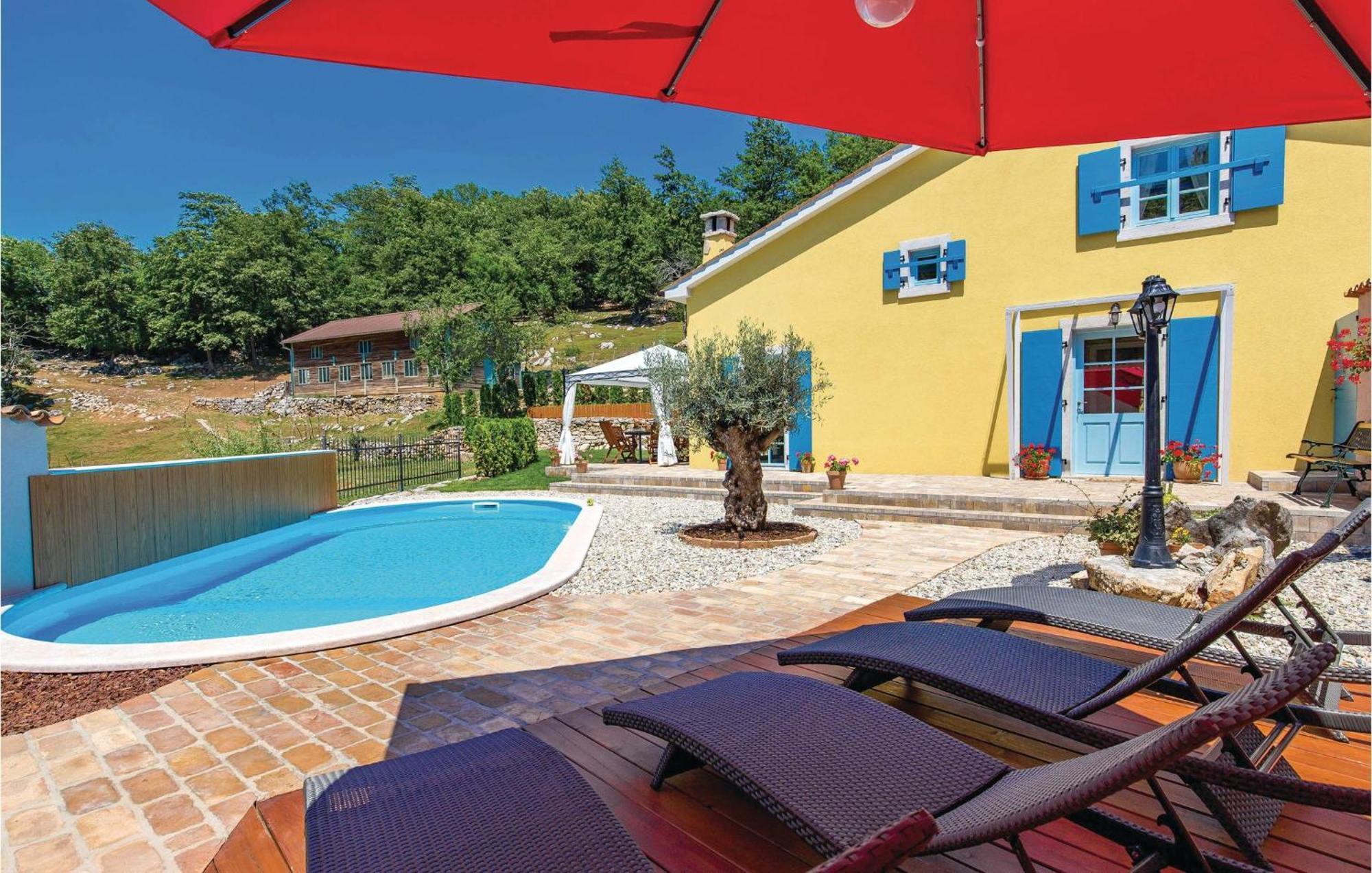 Stunning Home In Jurdani With Wifi Mucici Экстерьер фото