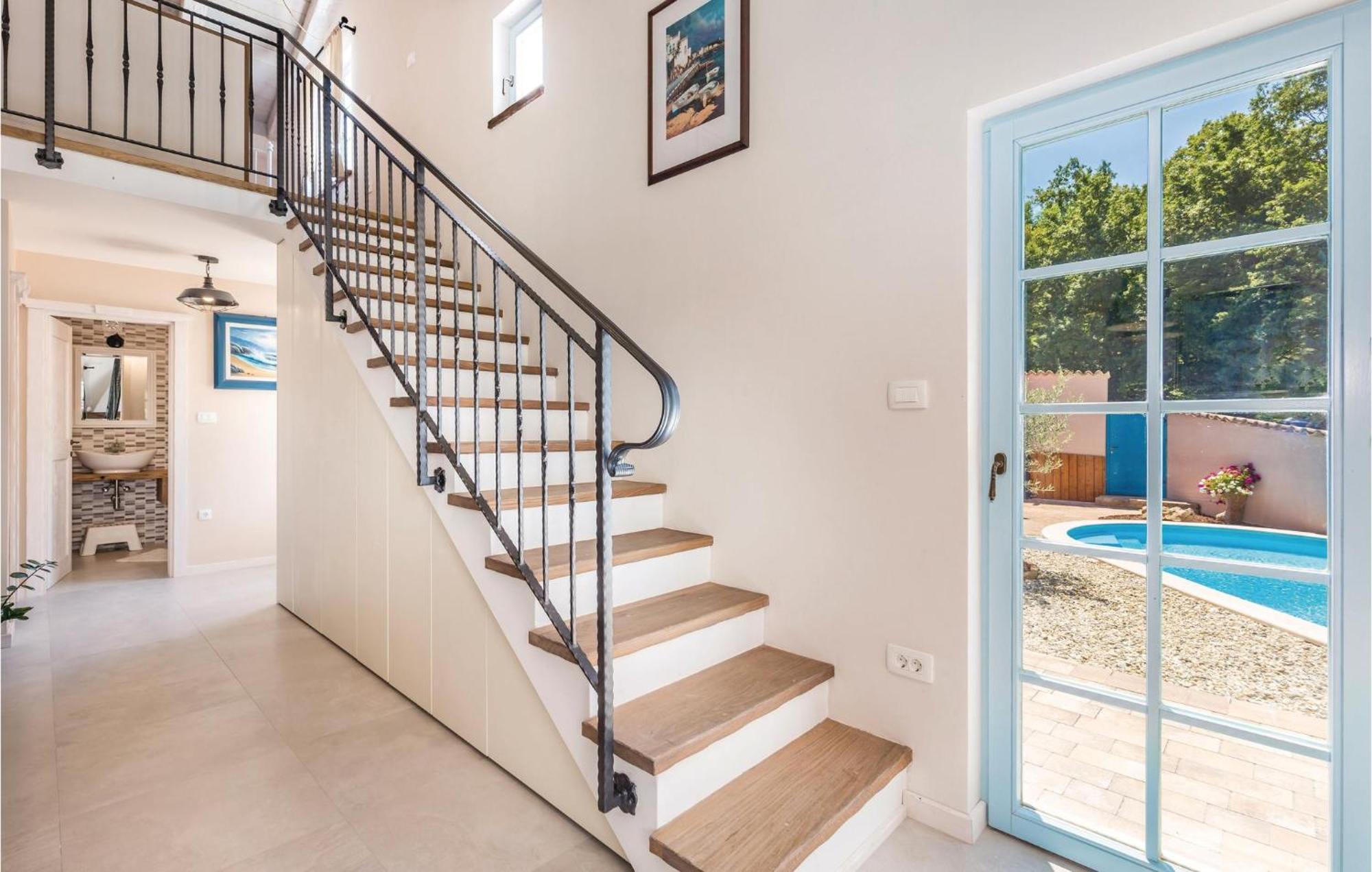 Stunning Home In Jurdani With Wifi Mucici Экстерьер фото