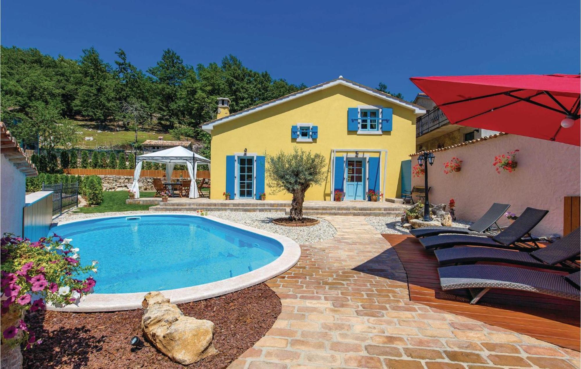 Stunning Home In Jurdani With Wifi Mucici Экстерьер фото