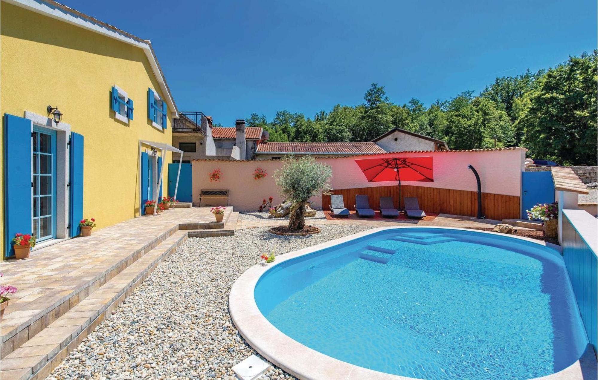 Stunning Home In Jurdani With Wifi Mucici Экстерьер фото