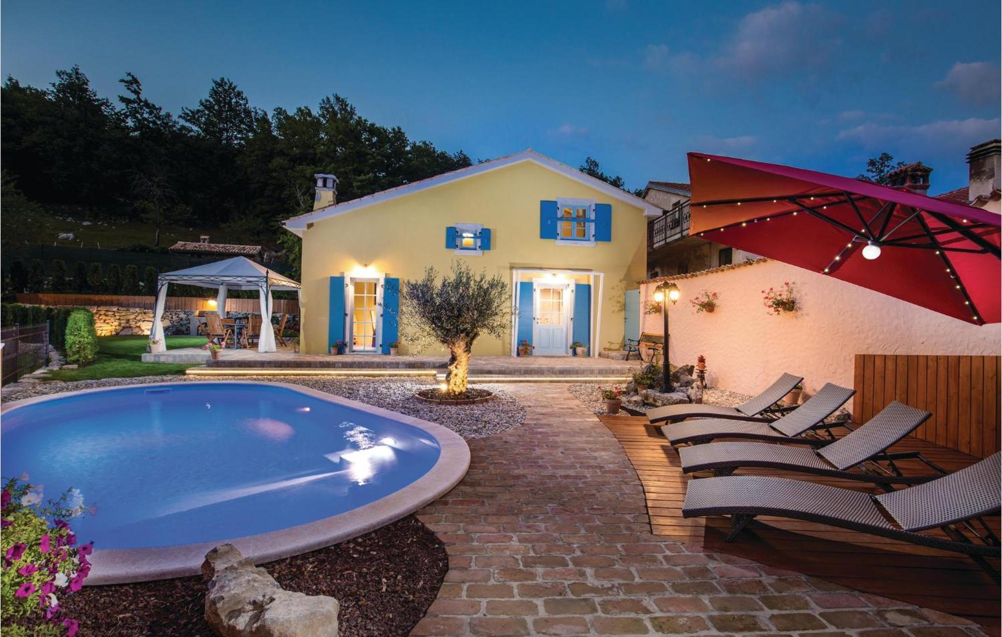 Stunning Home In Jurdani With Wifi Mucici Экстерьер фото