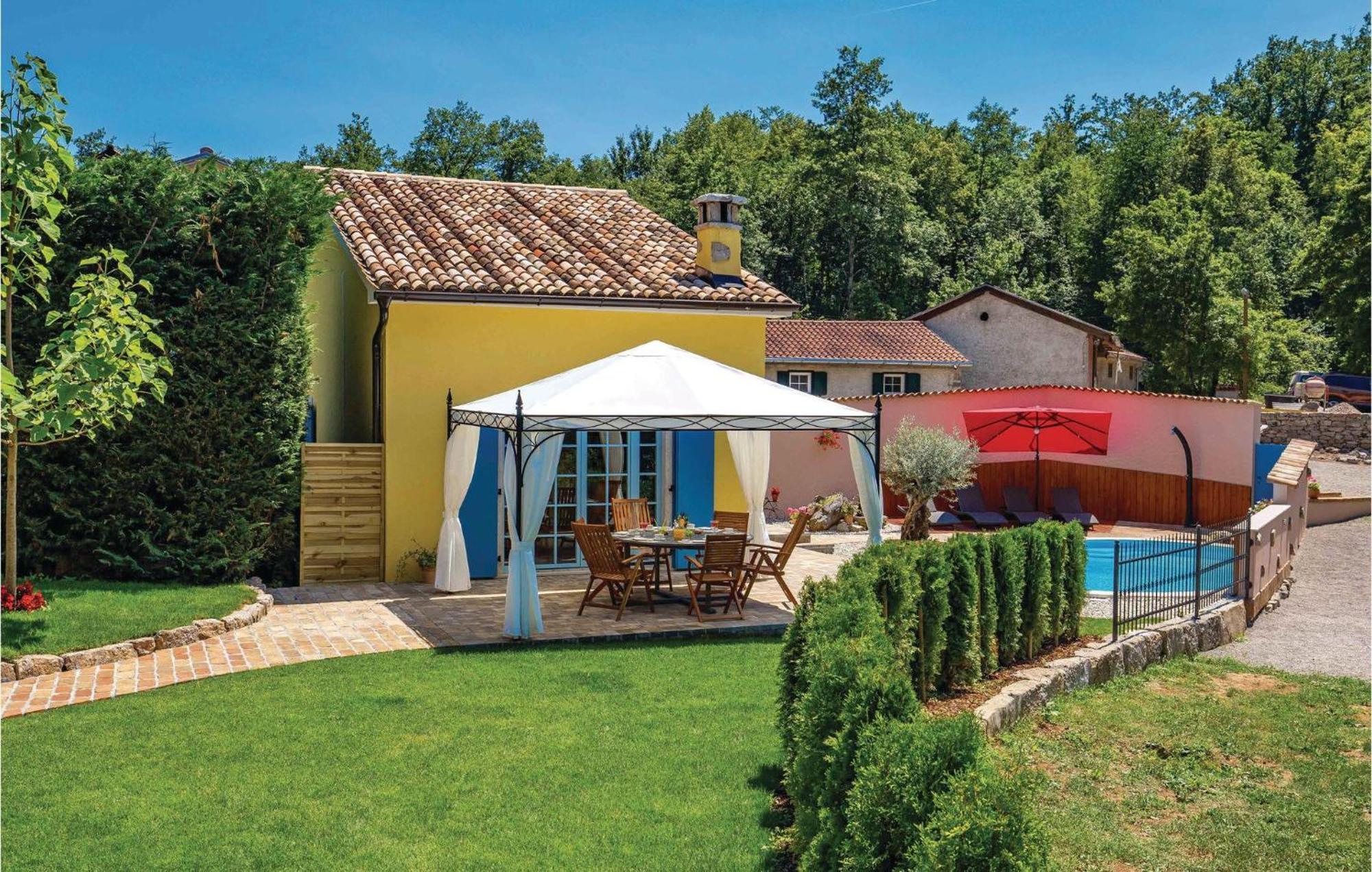 Stunning Home In Jurdani With Wifi Mucici Экстерьер фото