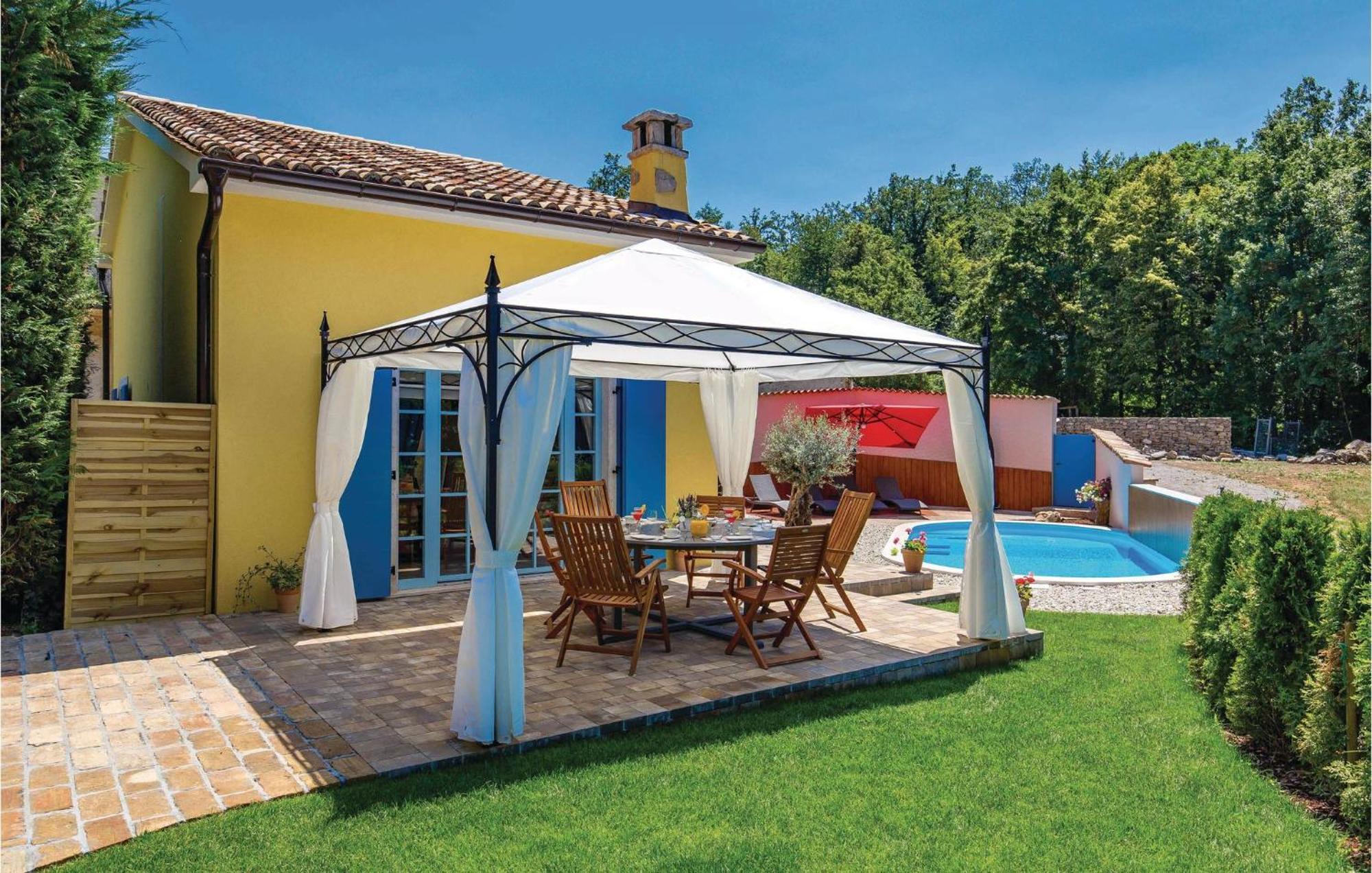 Stunning Home In Jurdani With Wifi Mucici Экстерьер фото