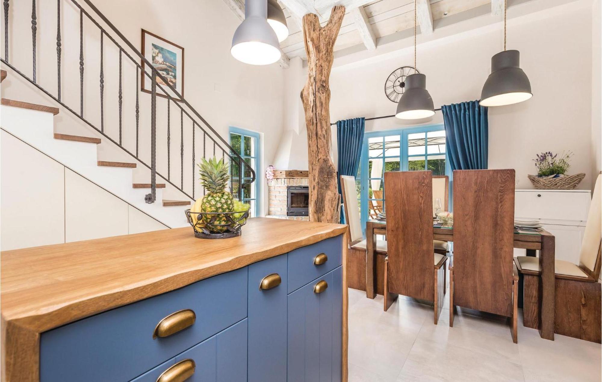 Stunning Home In Jurdani With Wifi Mucici Экстерьер фото