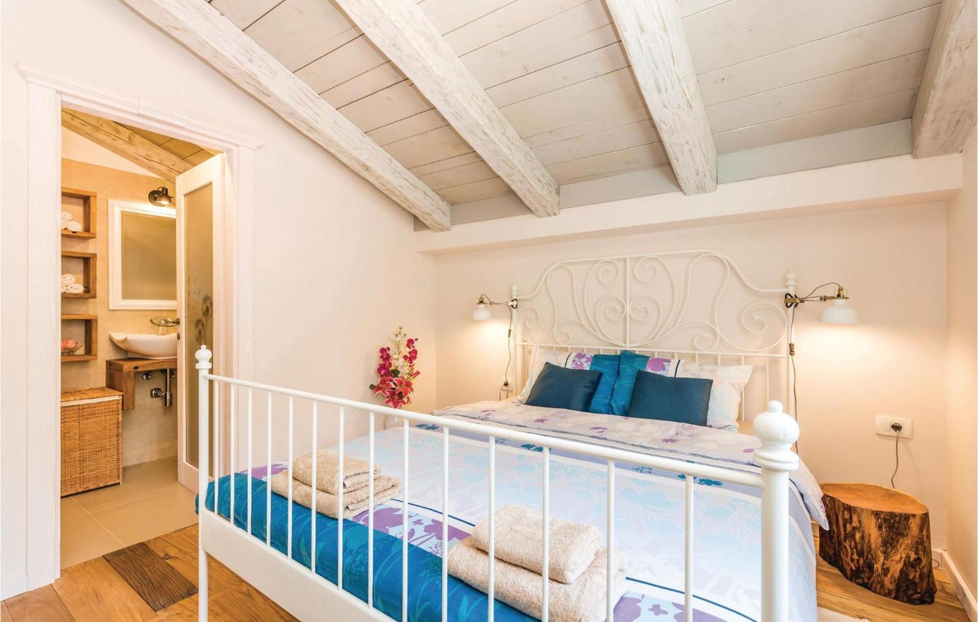 Stunning Home In Jurdani With Wifi Mucici Экстерьер фото