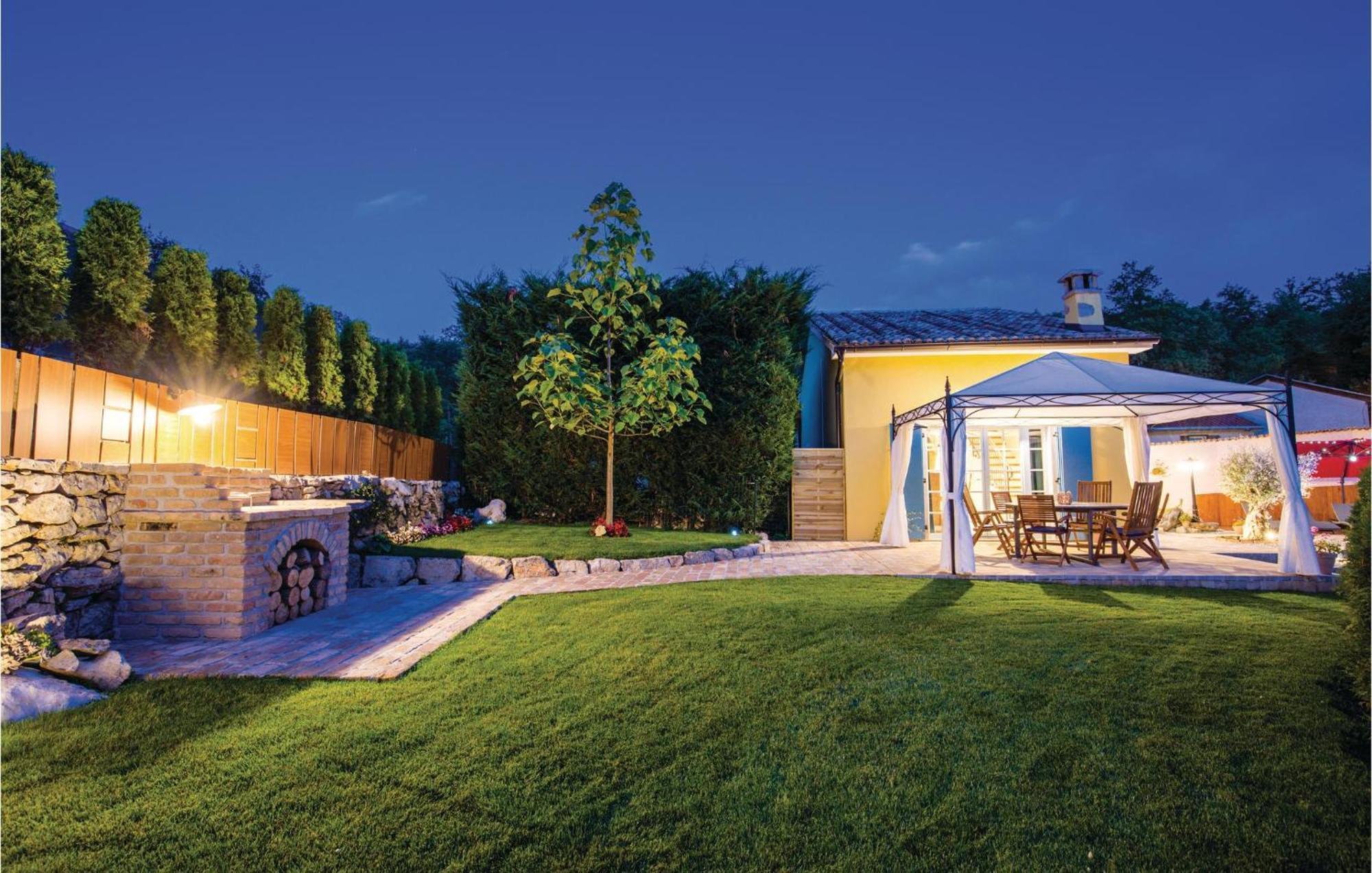 Stunning Home In Jurdani With Wifi Mucici Экстерьер фото
